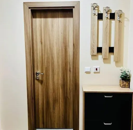 Апартамент Malinova Stylish