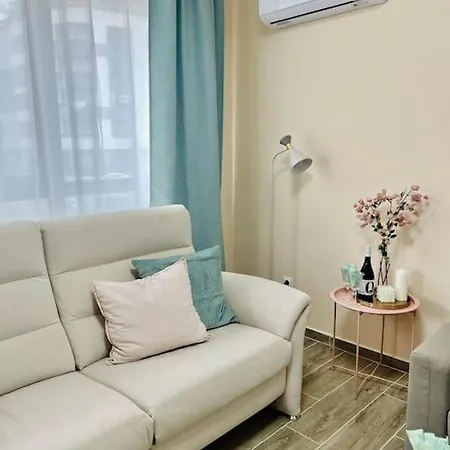Апартаменты Malinova Stylish